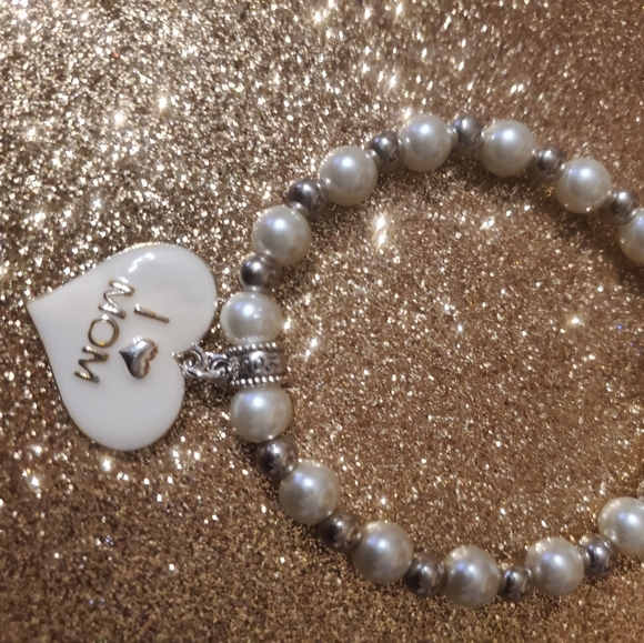 BEAUTIFUL BRACELET FOR MOM. - Picture 4 of 10